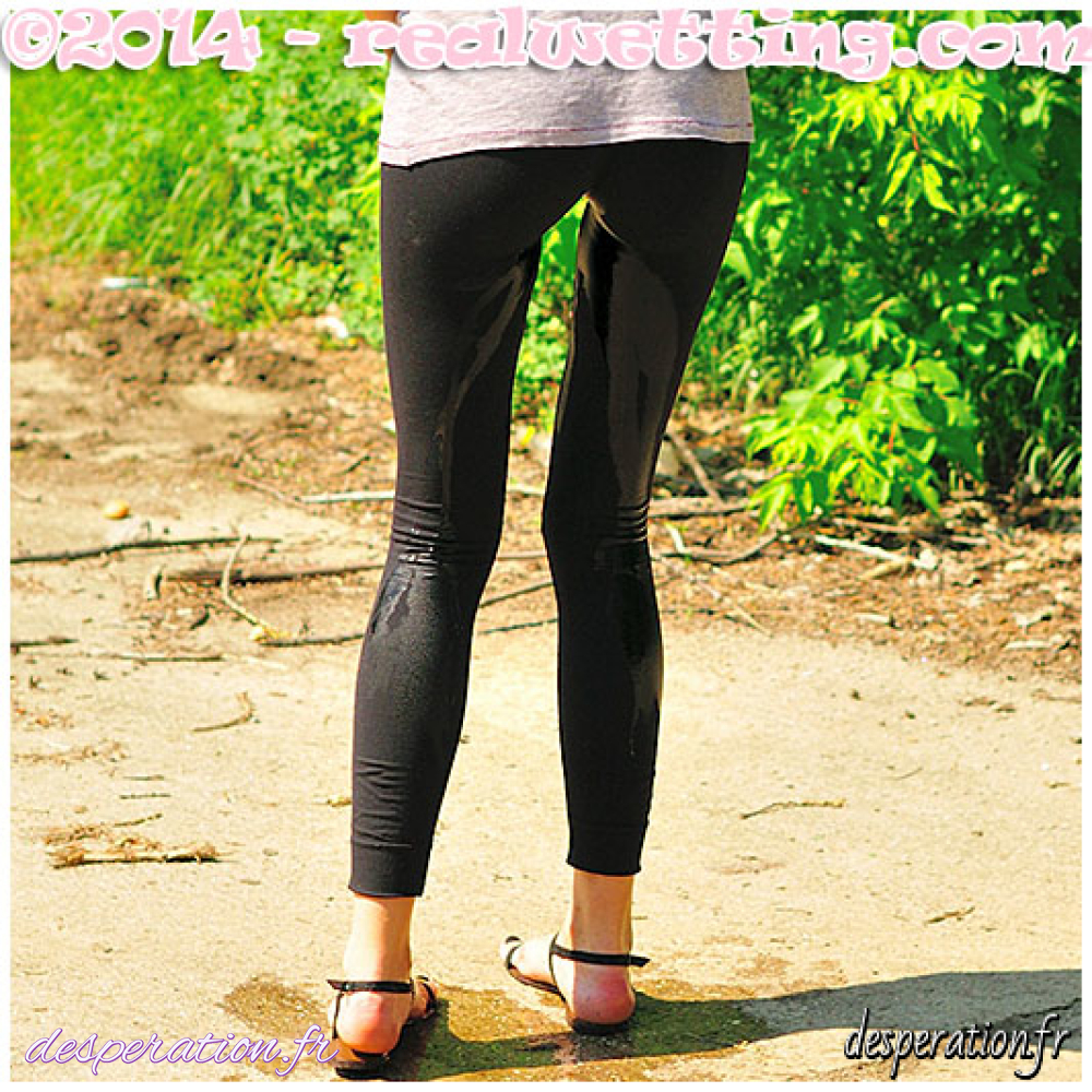 девушки в леггинсах на улице. в леггинсах. ферги в коже. через лосины. описалась в леггинсах.